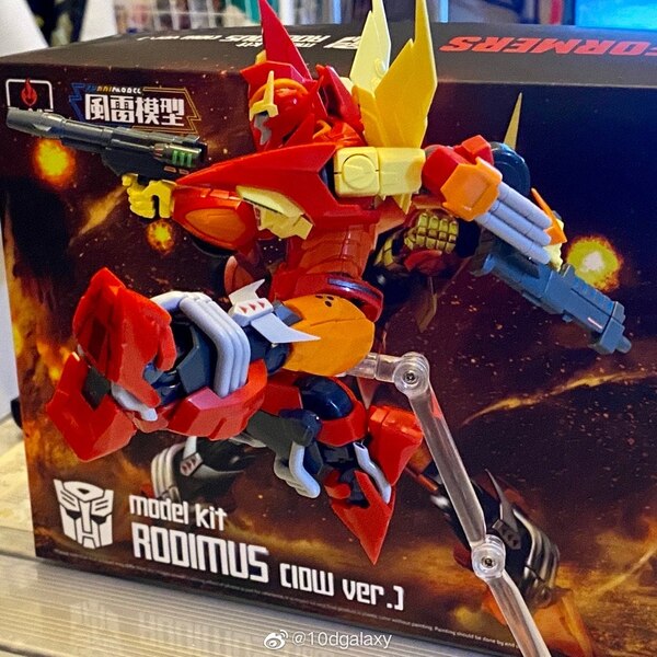 Flame Toys Furai Model IDW Rodimus In Hand Image  (11 of 16)